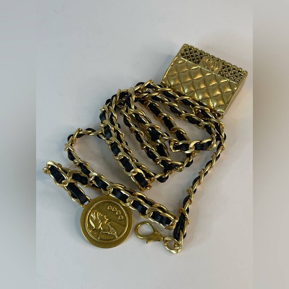 Gold Chain Belt with Quilted Pendant - Picture 4 of 6
